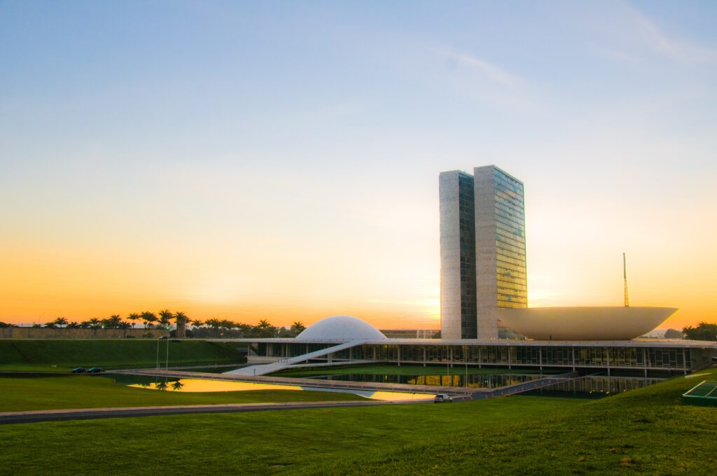 Quantos votos um deputado precisa para ser eleito no Paraná em 2026? Veja os números